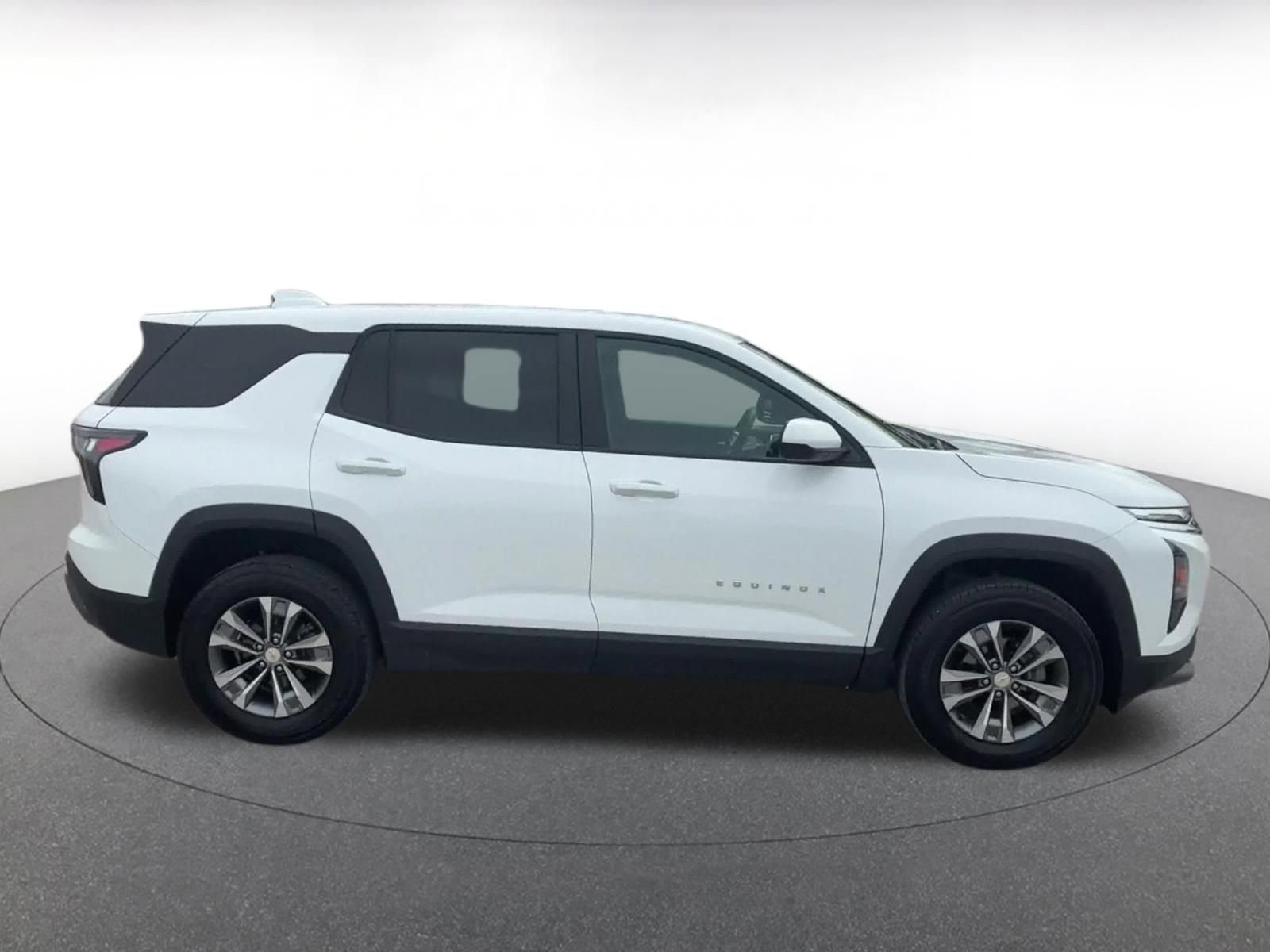 Used 2025 Chevrolet Equinox LT FWD image 16