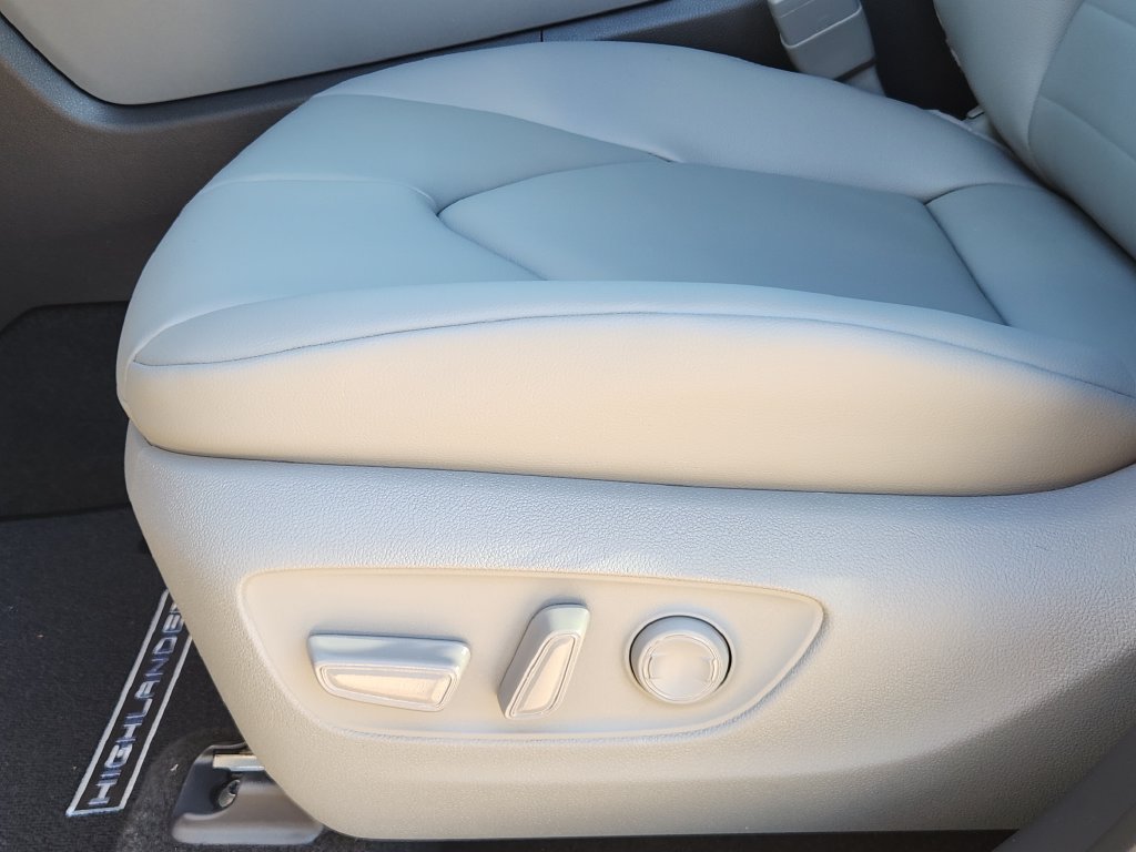 New 2026 Toyota Highlander AWD image 14