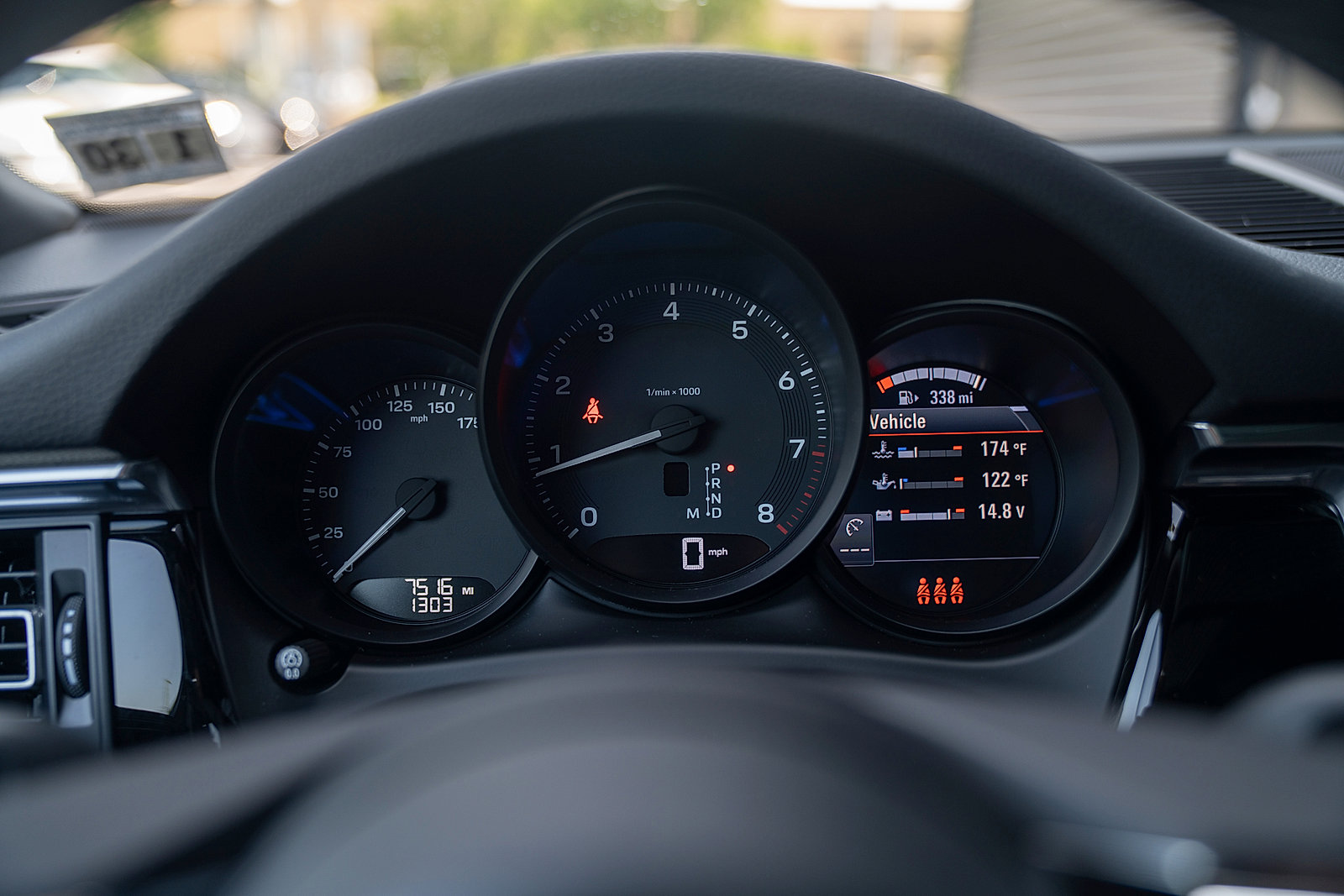 Certified 2025 Porsche Macan AWD/4WD image 6