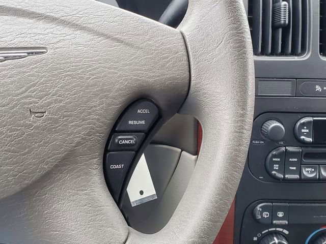 Used 2006 Chrysler Town & Country image 18