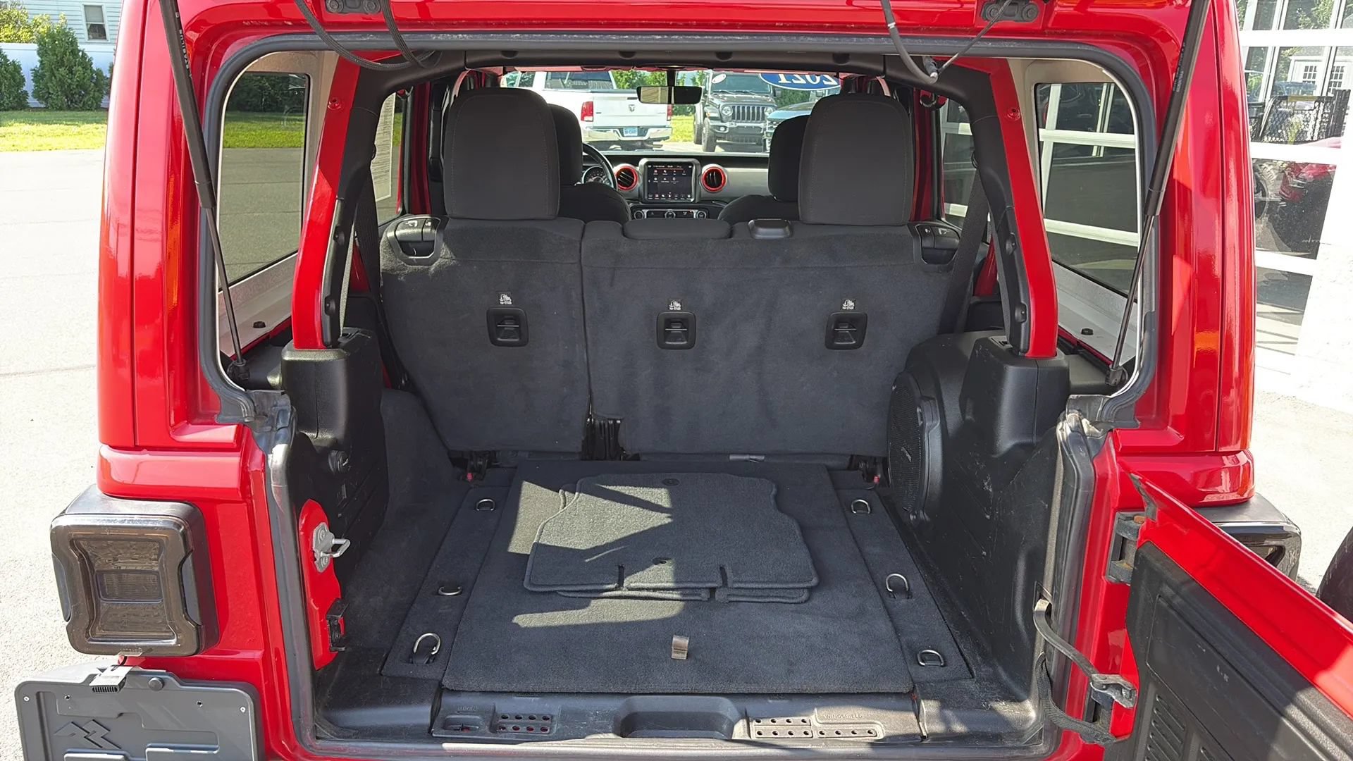 Used 2021 Jeep Wrangler Unlimited Sahara w/ Uconnect 4C Nav & Sound Group AWD/4WD image 22
