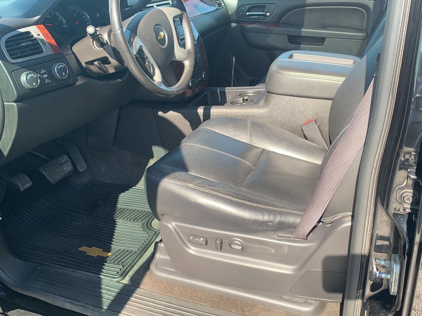 Used 2014 Chevrolet Tahoe LT w/ Luxury Package AWD/4WD image 17