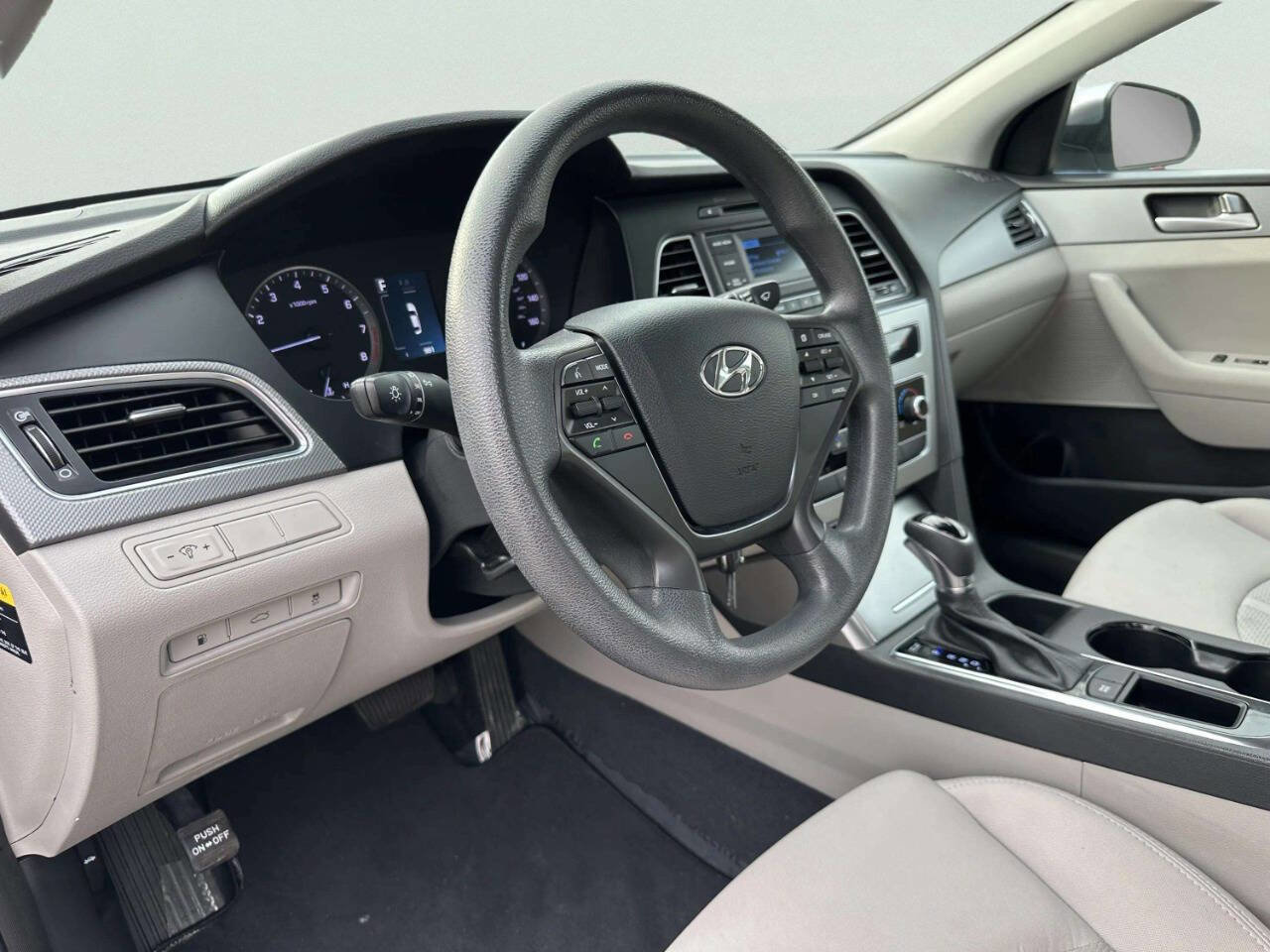 Used 2015 Hyundai Sonata SE FWD image 13
