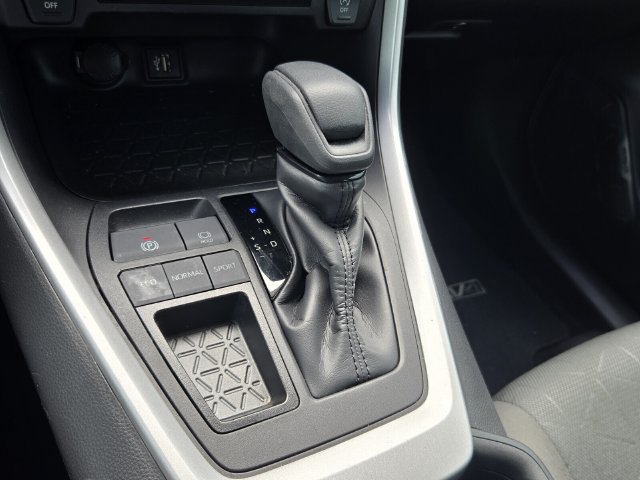 Used 2023 Toyota RAV4 XLE w/ Convenience Package FWD image 21