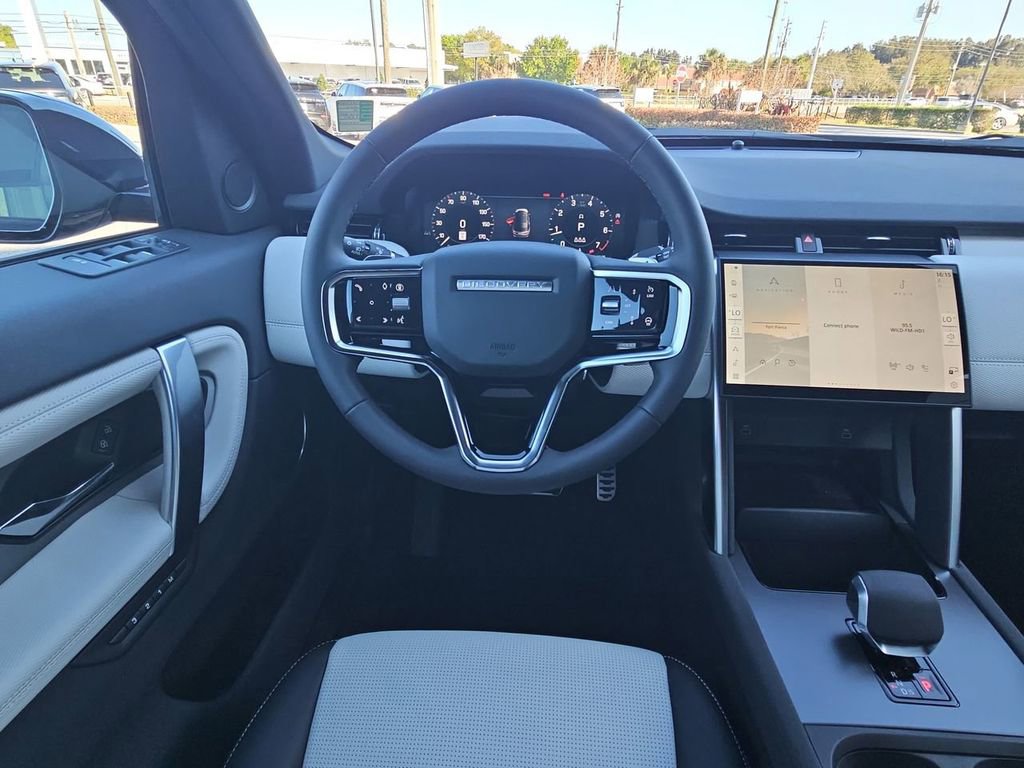 New 2026 Land Rover Discovery Sport Landmark image 19