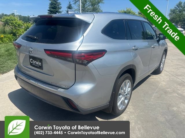 Used 2021 Toyota Highlander Limited w/ Protection Package #3 (TMS) AWD/4WD image 3