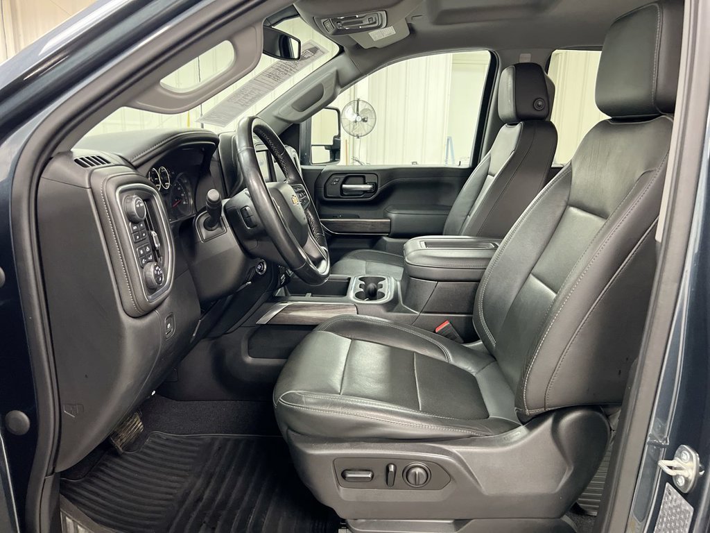 Used 2020 Chevrolet Silverado 2500 LTZ w/ LTZ Convenience Package AWD/4WD image 19