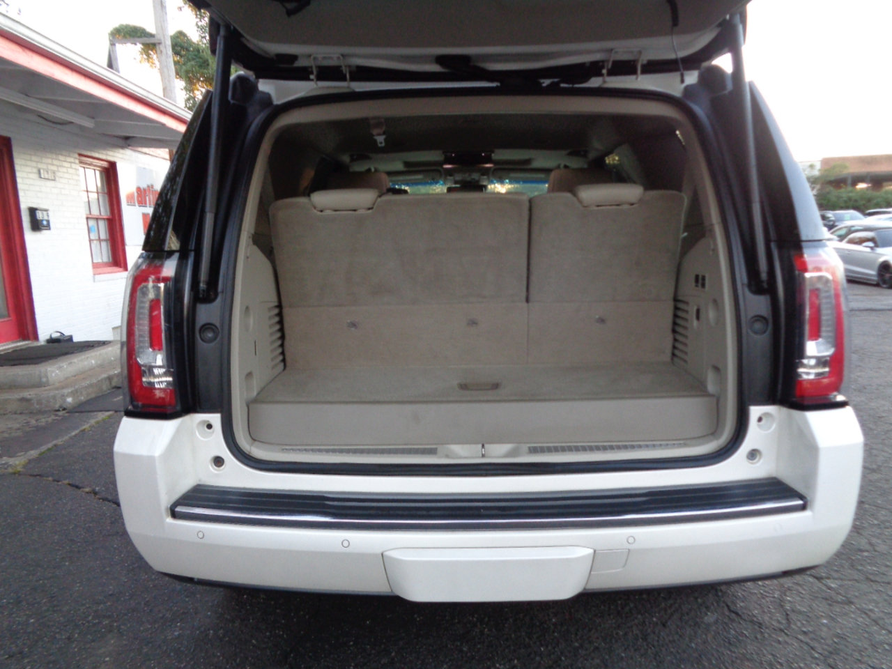 Used 2015 GMC Yukon Denali w/ Touring Package image 29