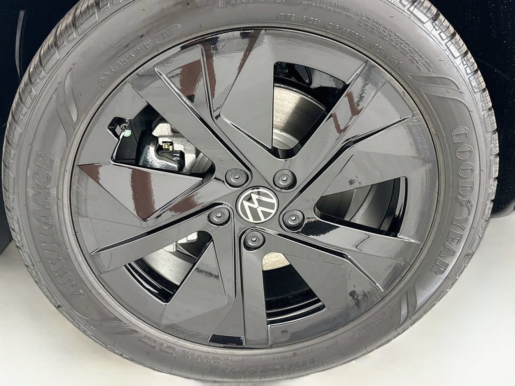 New 2026 Volkswagen Taos SE FWD image 28