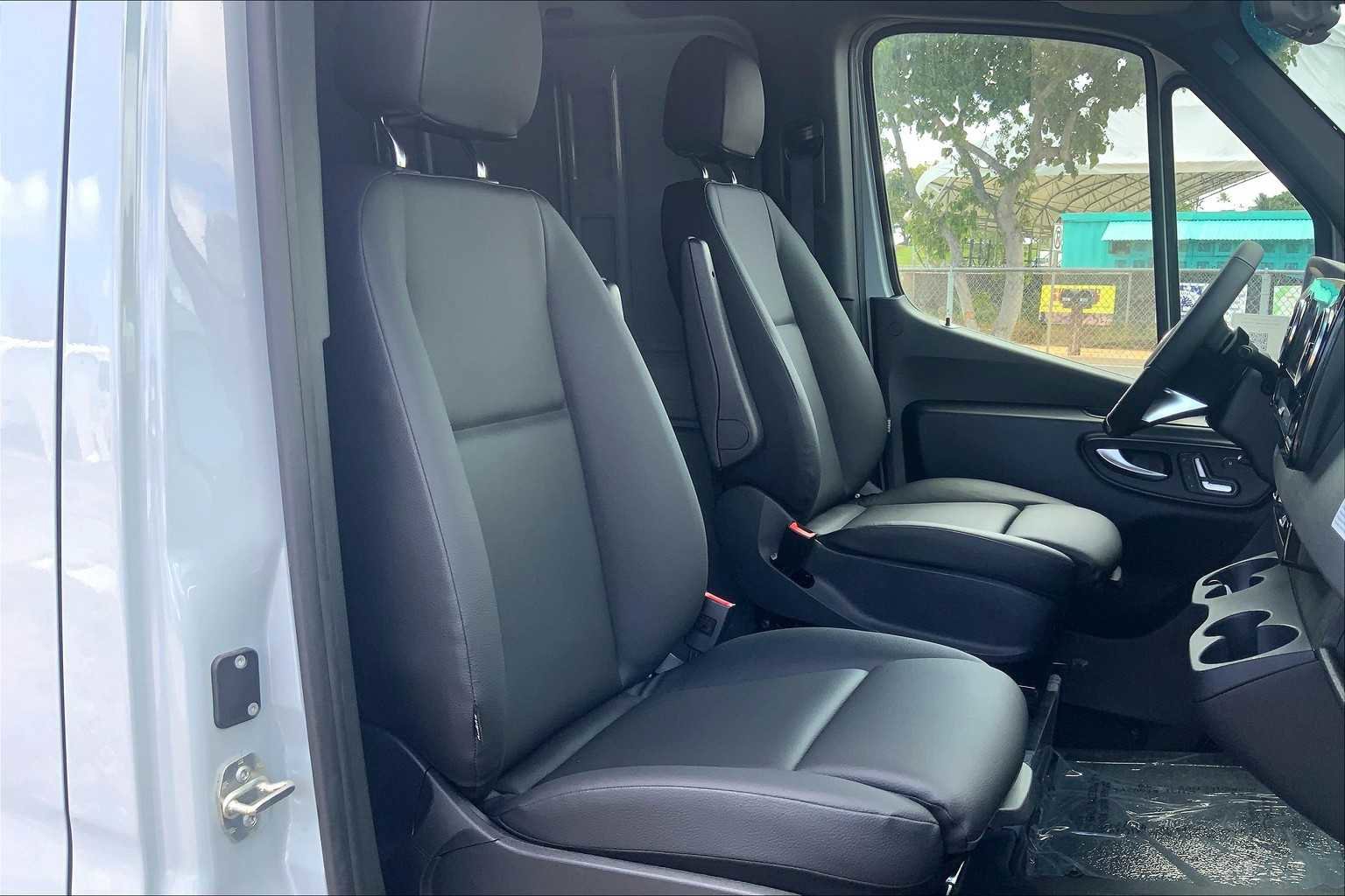 New 2025 Mercedes-Benz Sprinter 2500 image 2