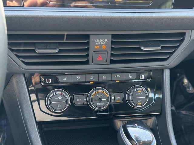 Certified 2024 Volkswagen Jetta SE w/ Panoramic Sunroof Package image 21