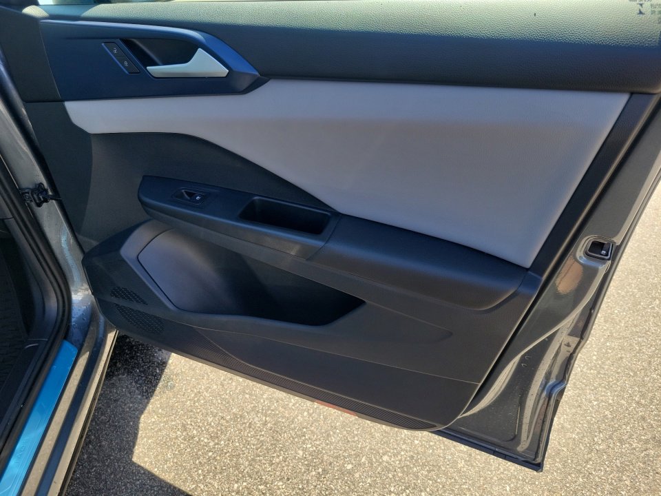 Used 2022 Volkswagen Taos SE image 35