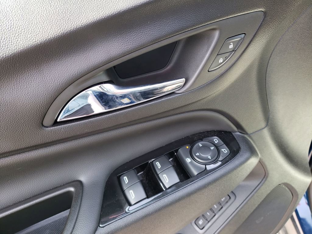 Used 2023 Chevrolet Equinox Premier image 12