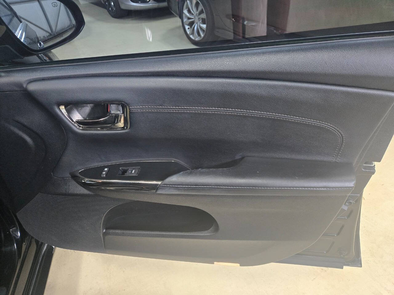 Used 2015 Toyota Avalon XLE FWD image 18
