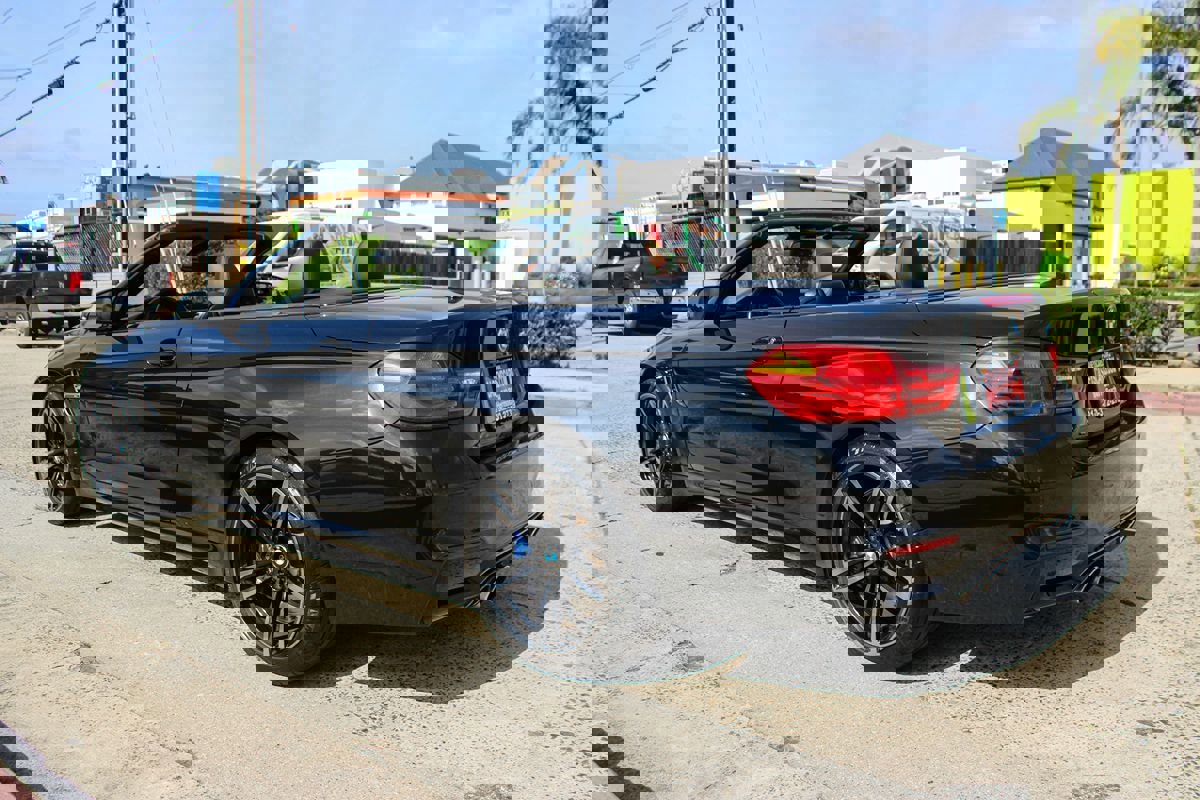 Used 2015 BMW M4 Convertible image 18