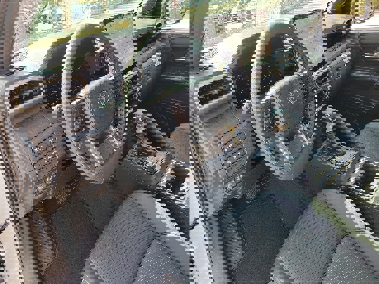 Used 2025 Toyota Tacoma Limited image 14