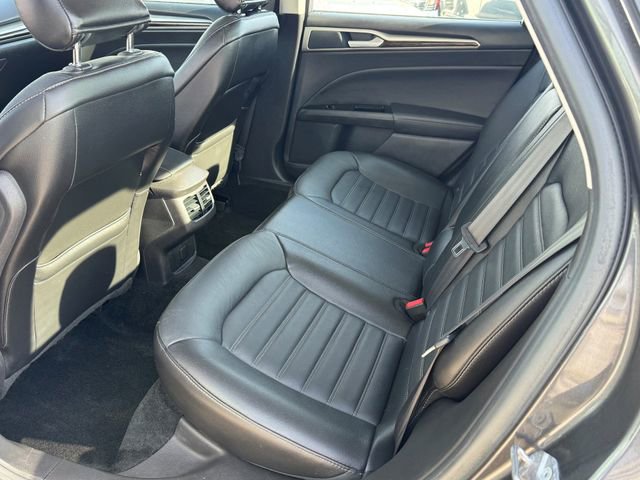 Used 2016 Ford Fusion SE w/ Equipment Group 202A FWD image 18