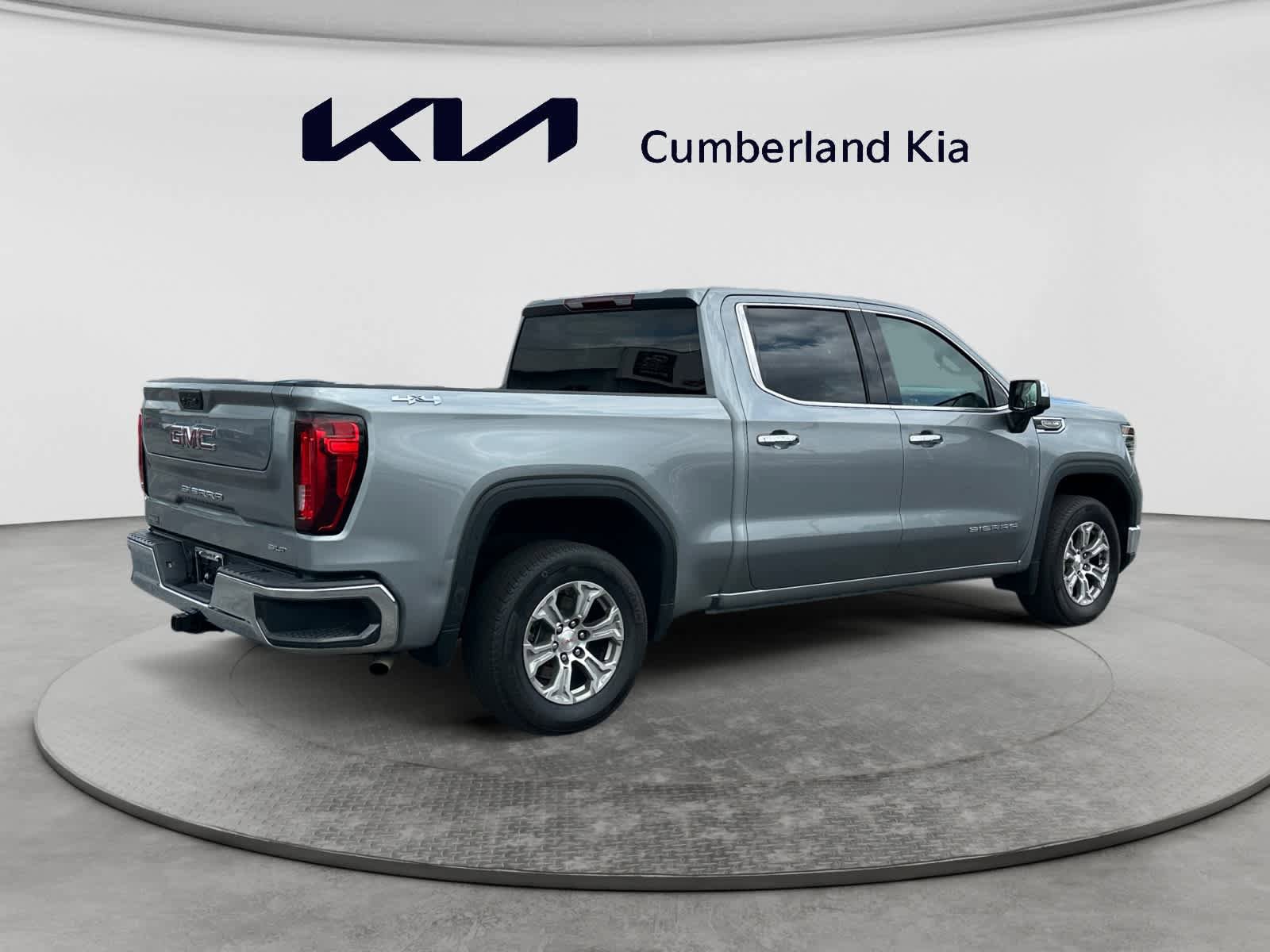 Used 2025 GMC Sierra 1500 SLT AWD/4WD image 5