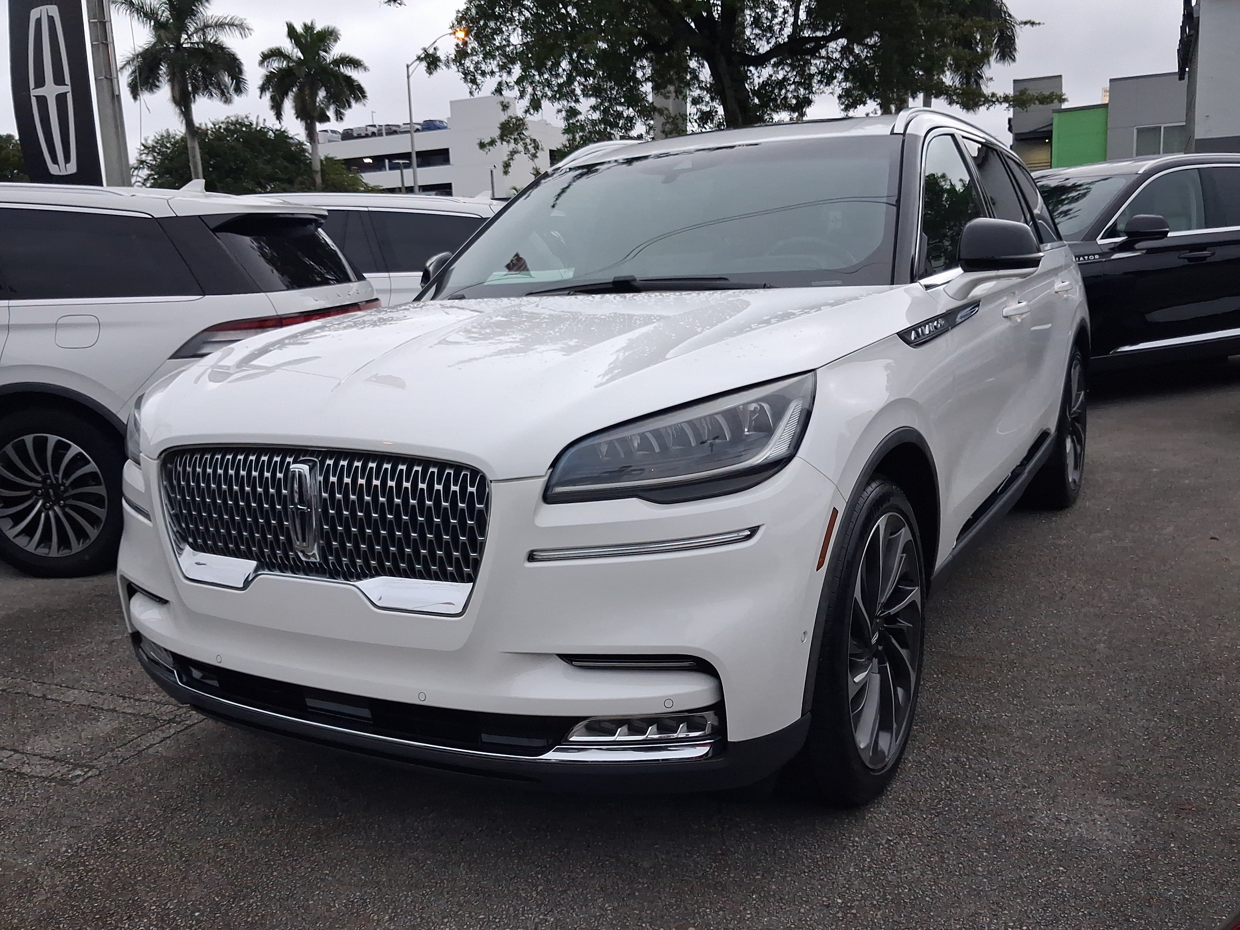 Certified 2020 Lincoln Aviator Reserve w/ Equipment Group 201A RWD image 2