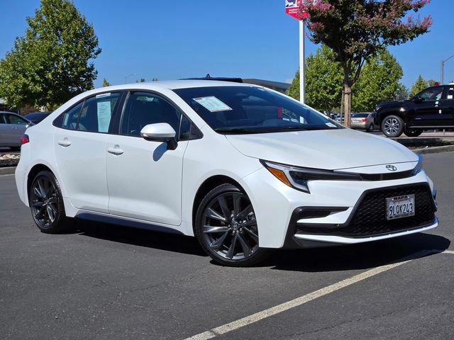 Certified 2025 Toyota Corolla SE w/ Convenience Package FWD image 2