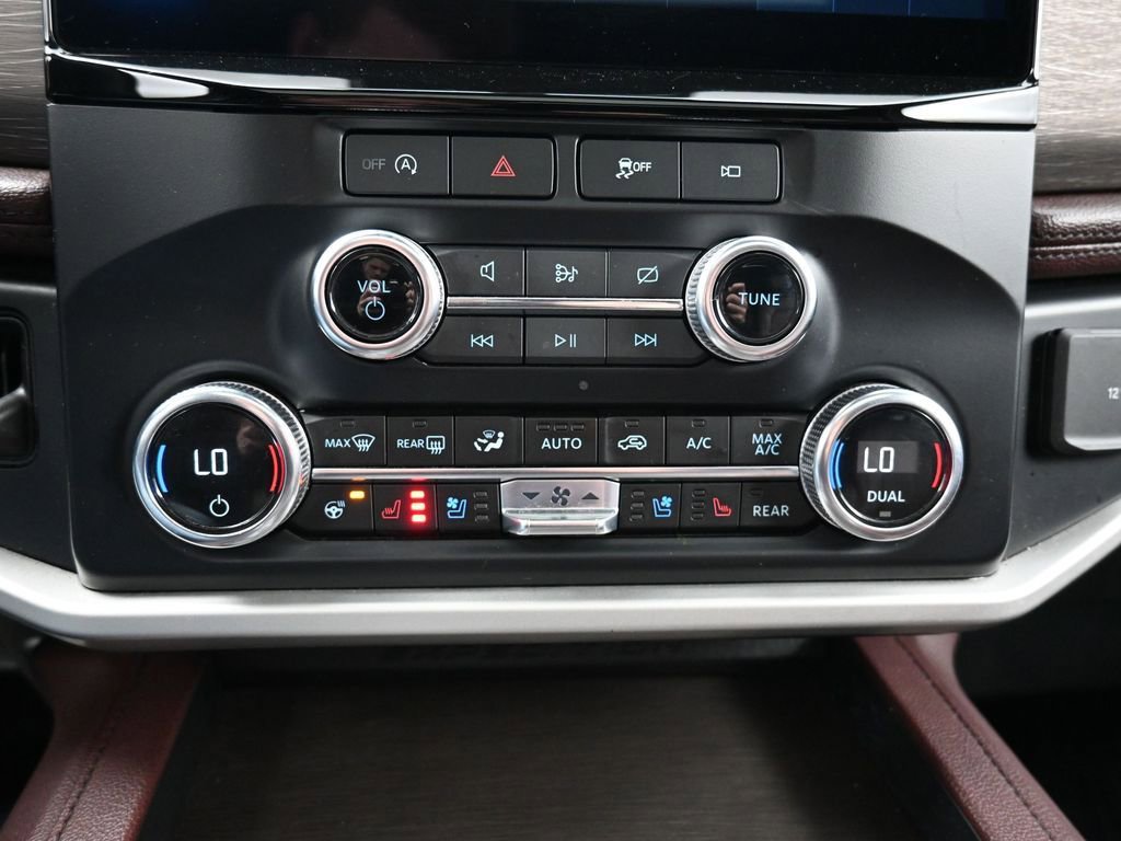 Used 2024 Ford Expedition Max Limited image 18