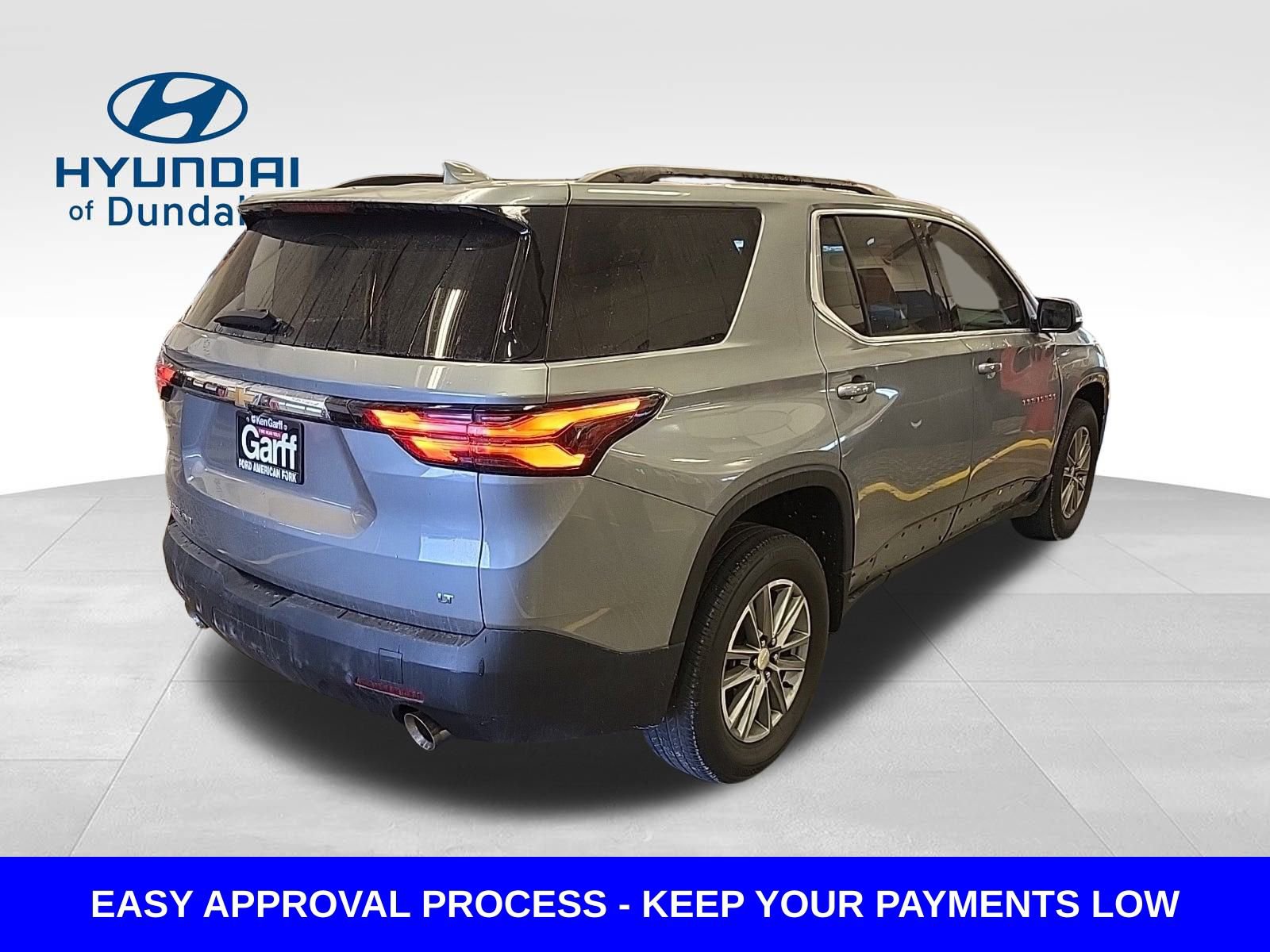 Used 2023 Chevrolet Traverse LT image 3