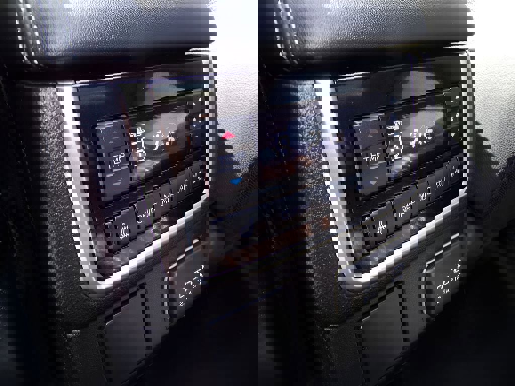 Used 2022 Subaru Ascent Limited w/ Technology Package image 17