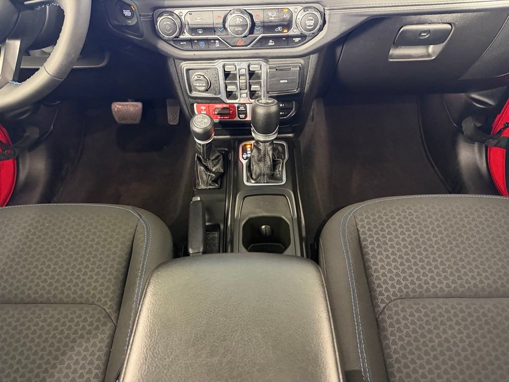 Used 2025 Jeep Wrangler Unlimited Rubicon 4xe AWD/4WD image 17
