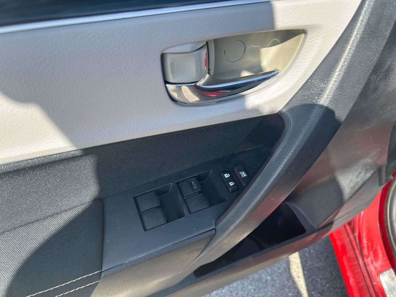 Used 2017 Toyota Corolla LE w/ Body Protection Package FWD image 12