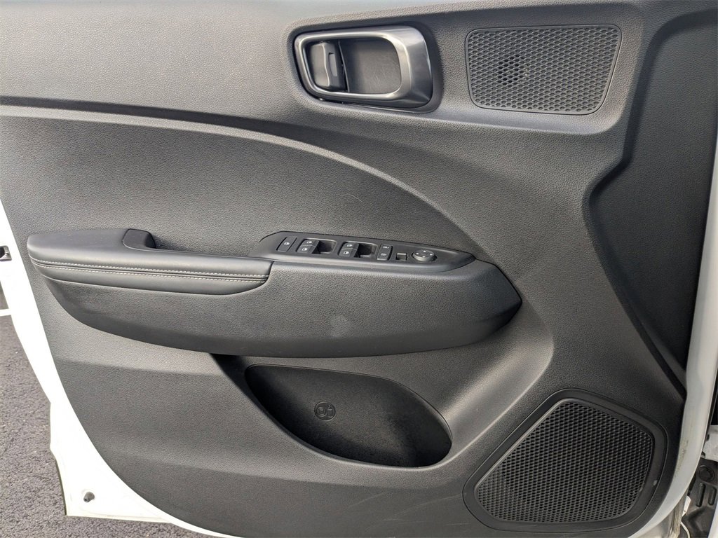 Used 2025 Hyundai Venue Limited image 13