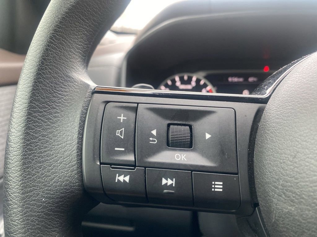 Used 2023 Nissan Rogue SV image 16