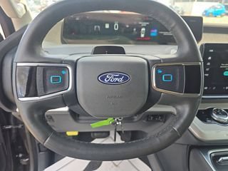 Used 2025 Ford Expedition Active RWD image 6