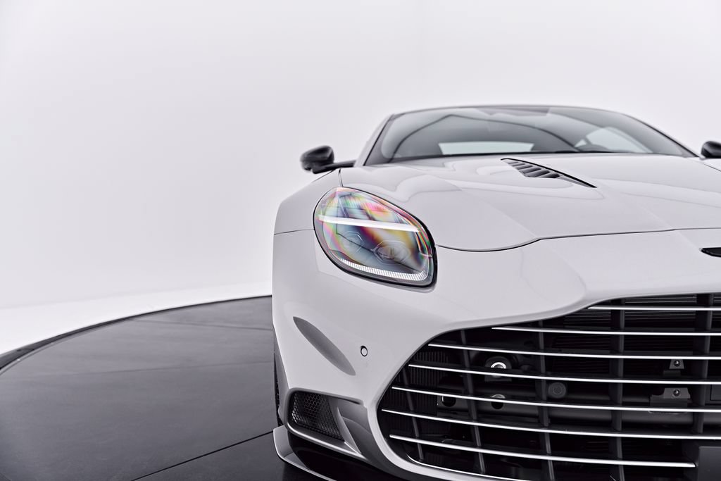 Used 2025 Aston Martin Vanquish RWD image 24