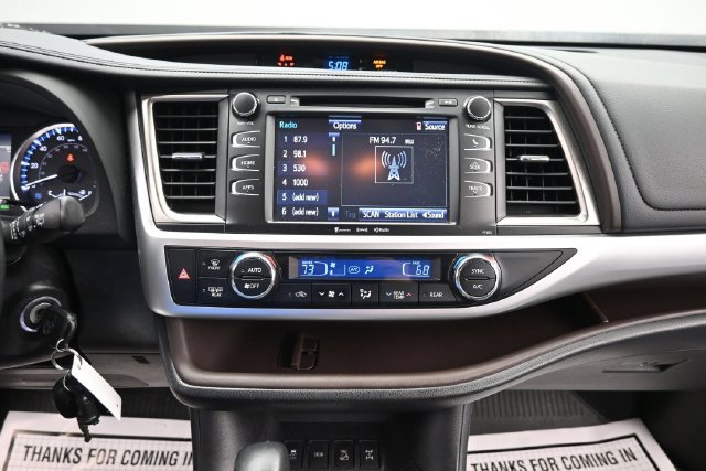 Used 2019 Toyota Highlander Plus AWD/4WD image 15