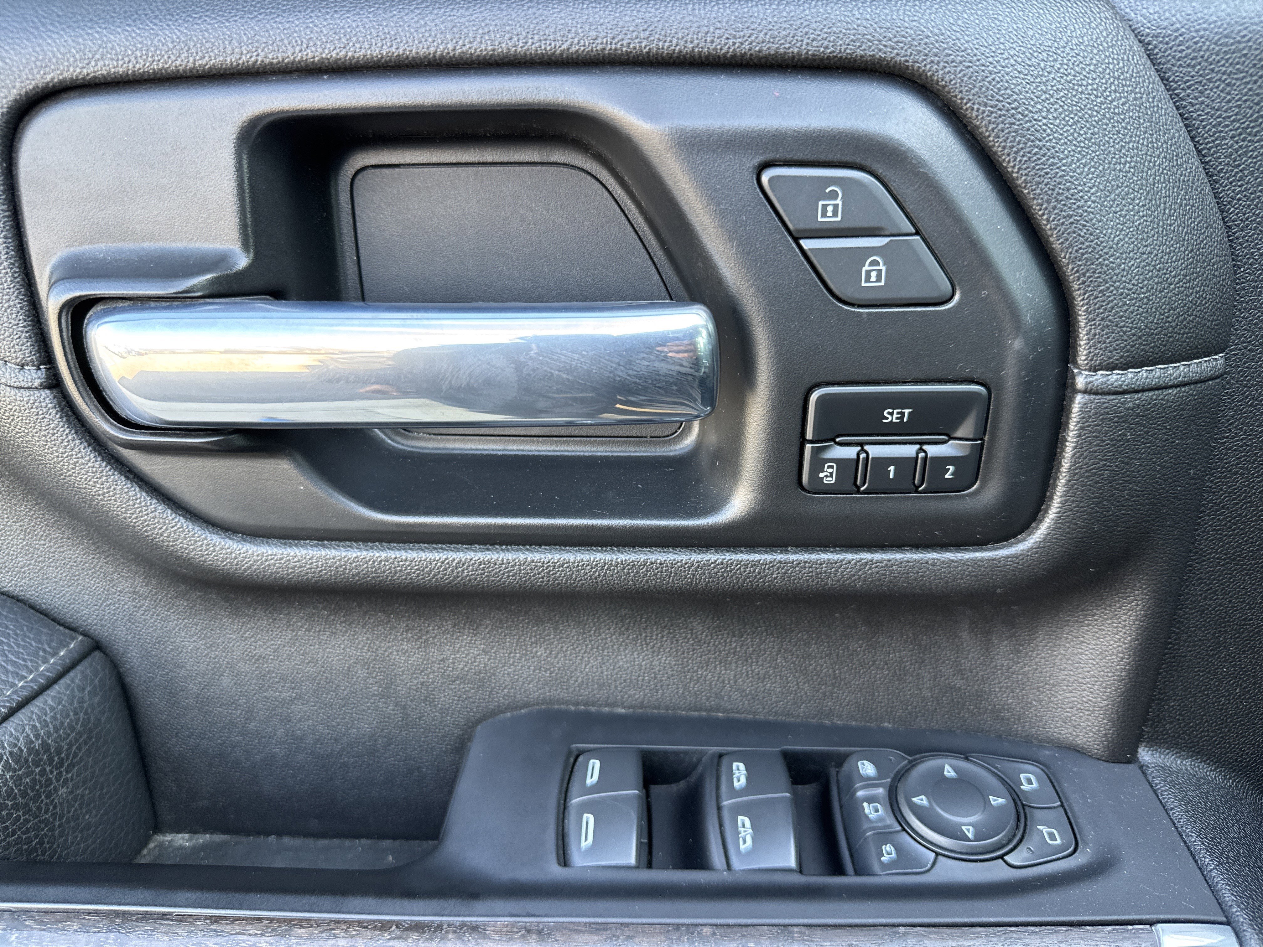 Used 2022 GMC Sierra 3500 Denali image 15