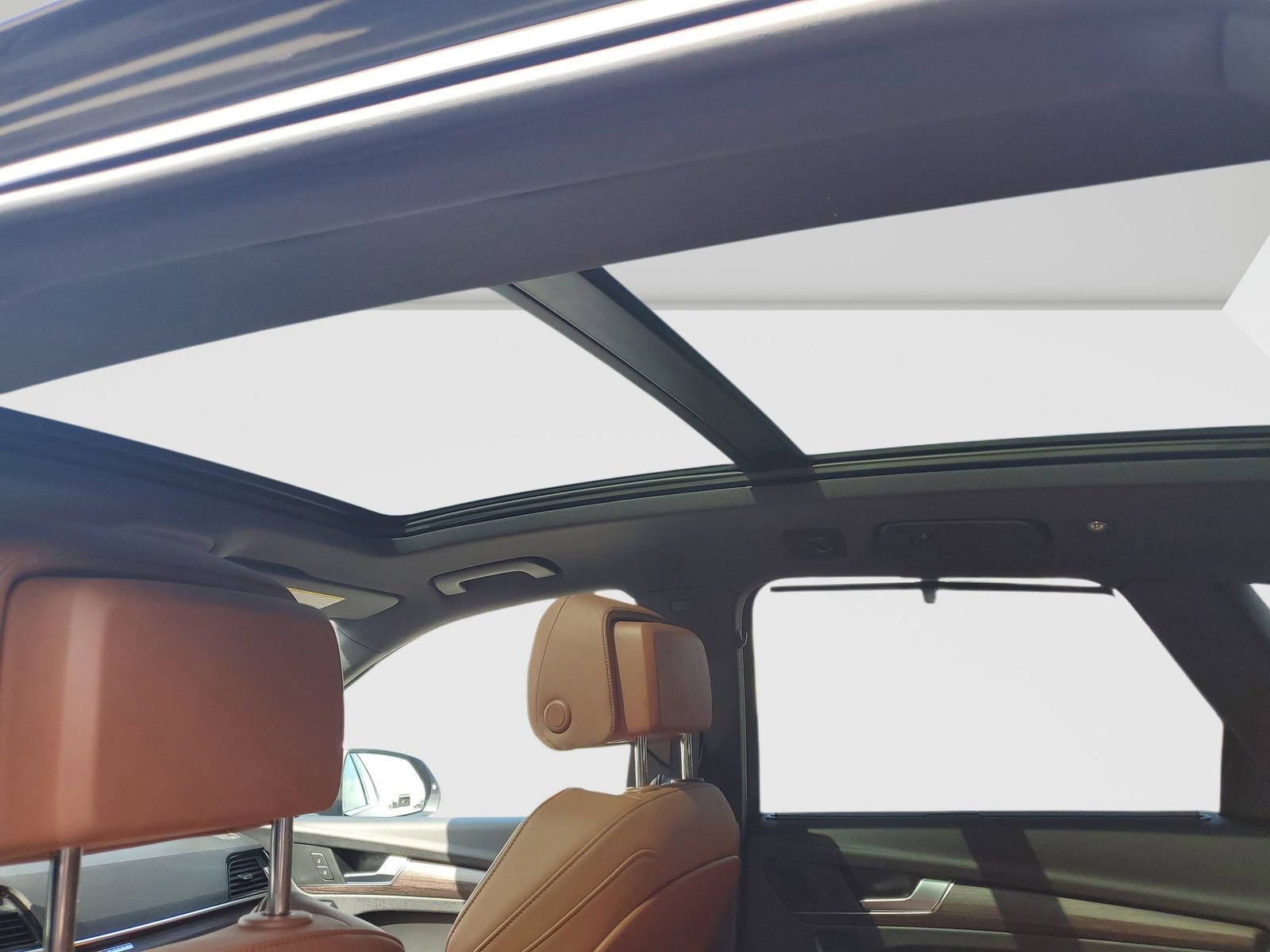 Used 2025 Audi Q5 e Premium Plus w/ Premium Plus Package image 16