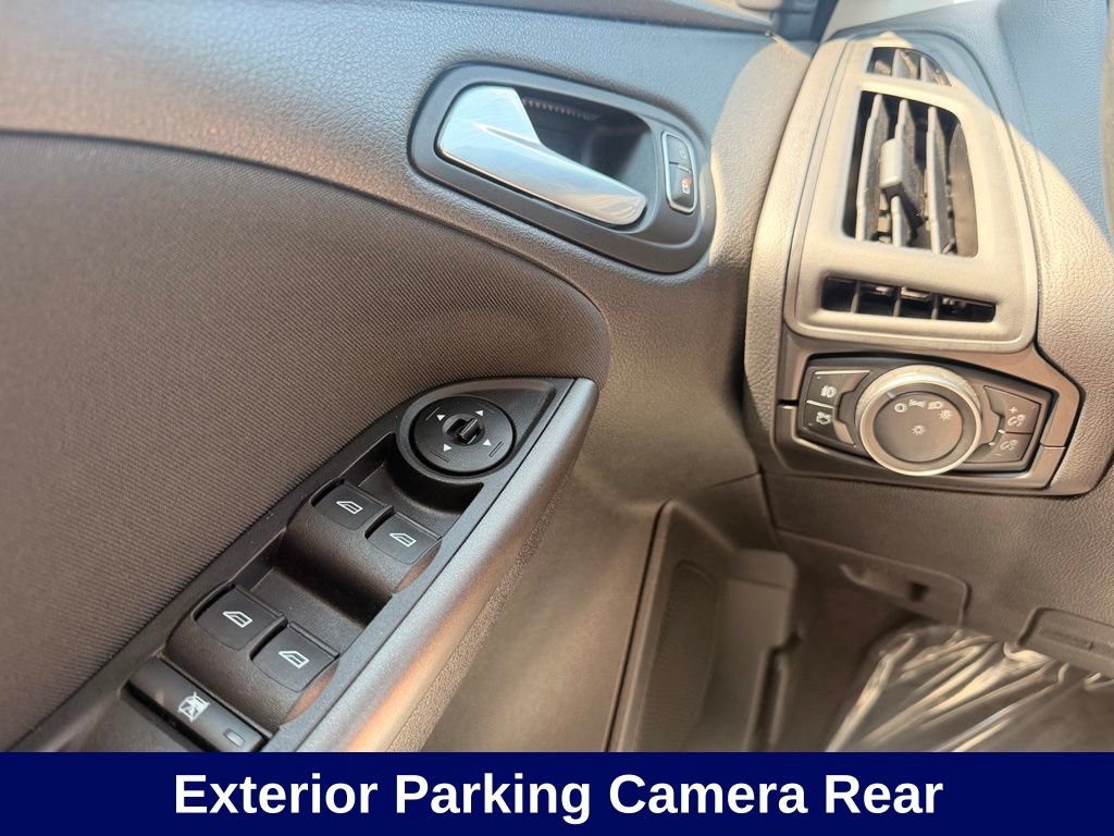 Used 2015 Ford Focus SE w/ Equipment Group 201A FWD image 20