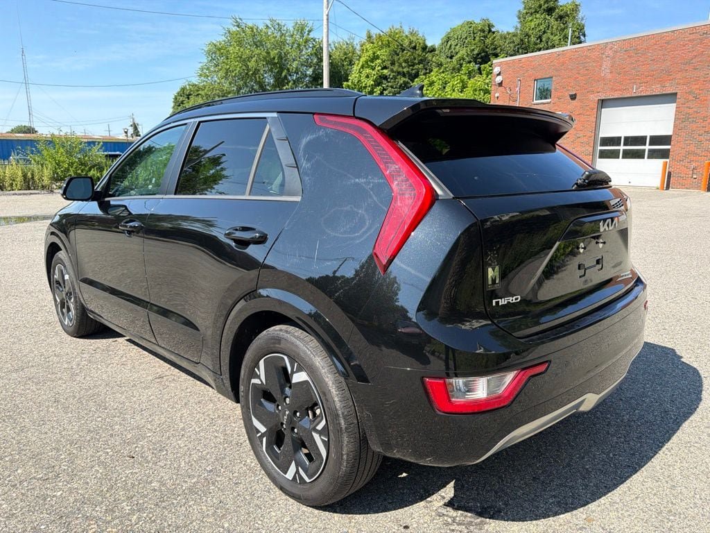 Certified 2023 Kia Niro Wind w/ Wind Preserve Package FWD image 4