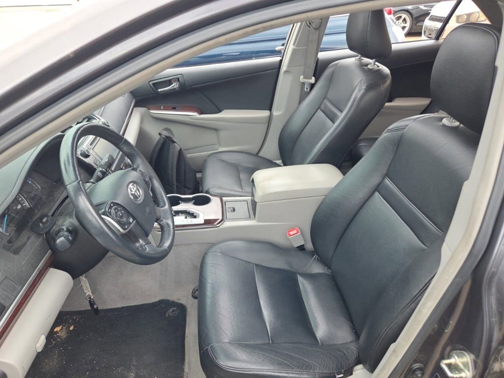 Used 2014 Toyota Camry XLE image 9