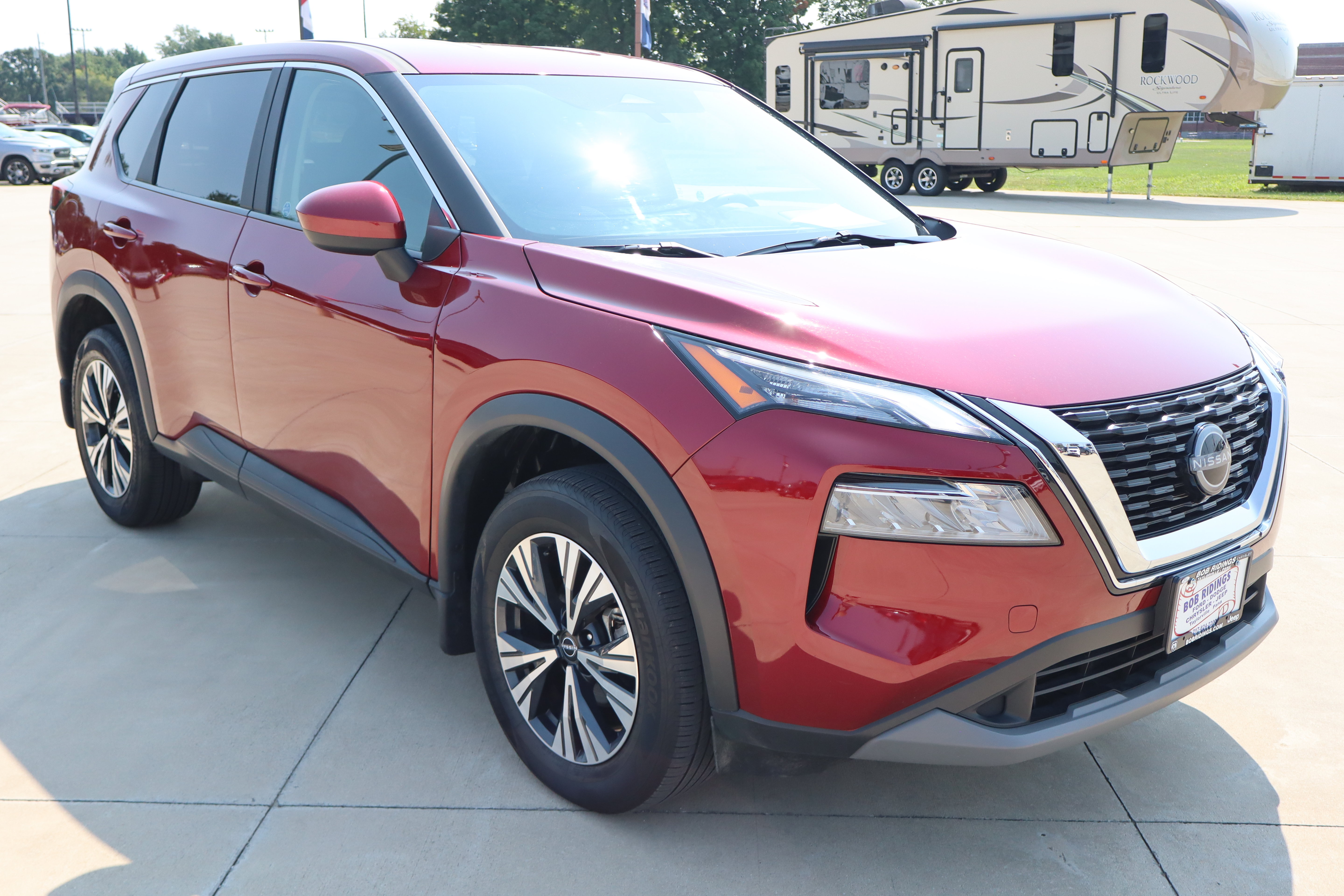 Used 2023 Nissan Rogue SV AWD/4WD image 3