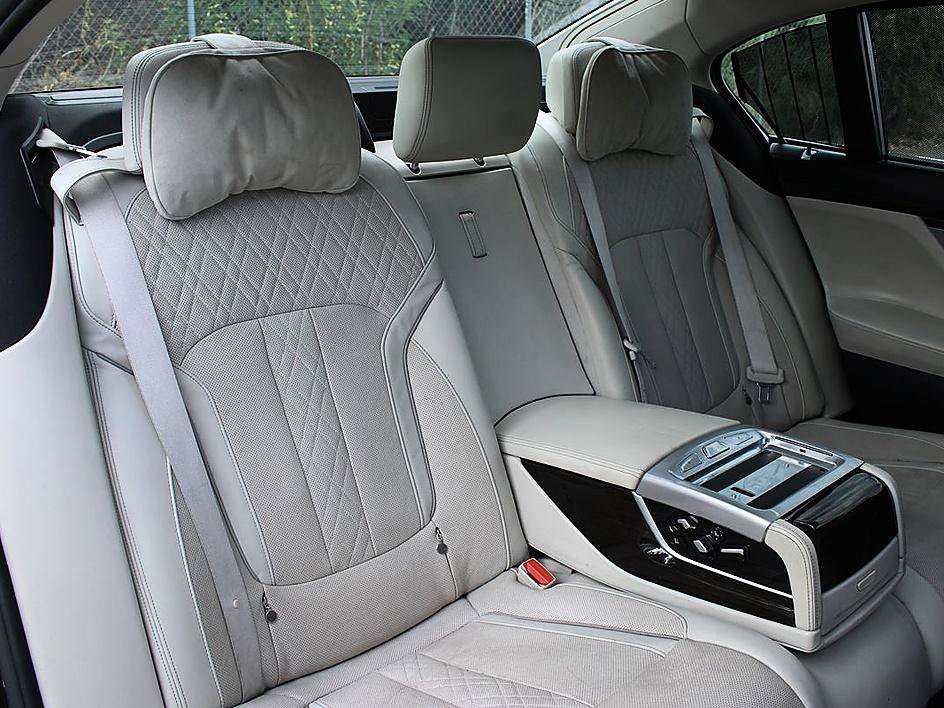 Used 2016 BMW 750i RWD image 19