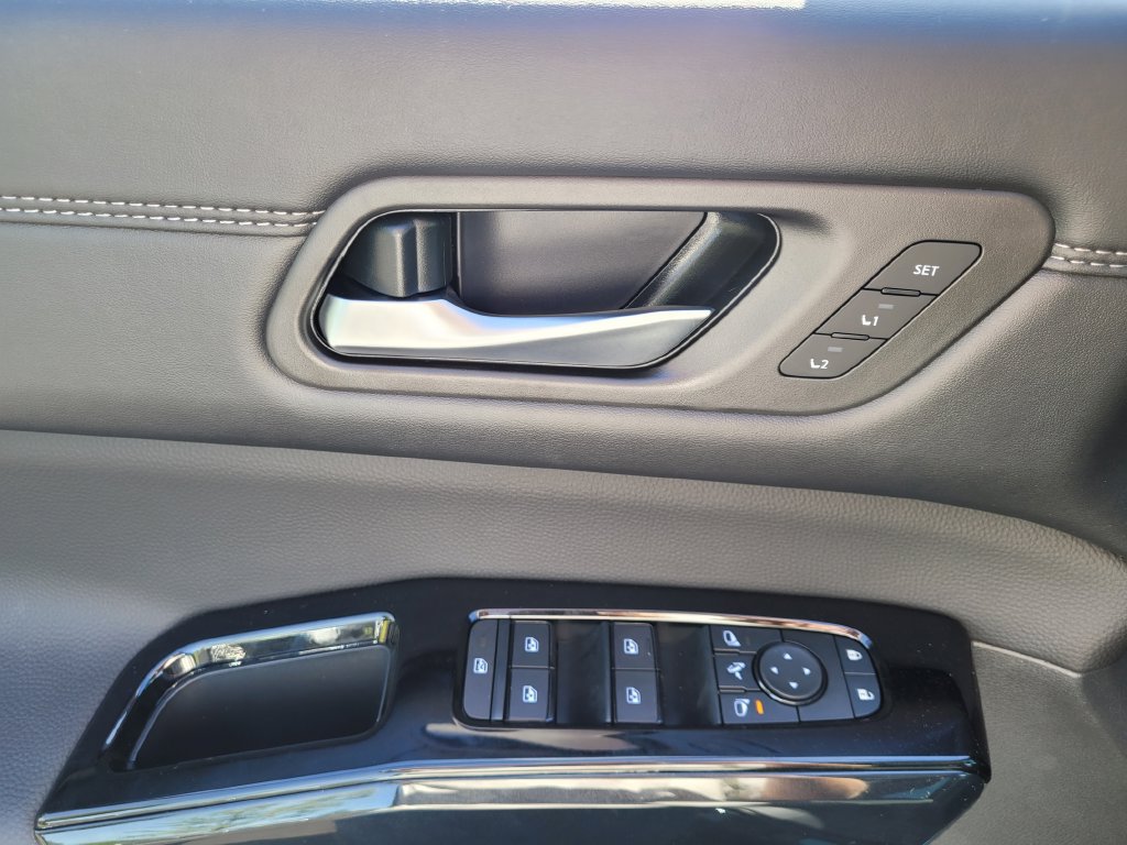 New 2026 Nissan Pathfinder Platinum AWD/4WD image 17