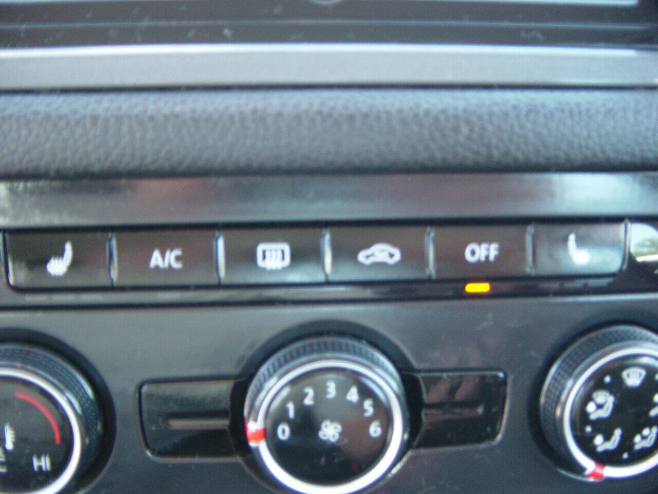 Used 2016 Volkswagen Tiguan S image 10