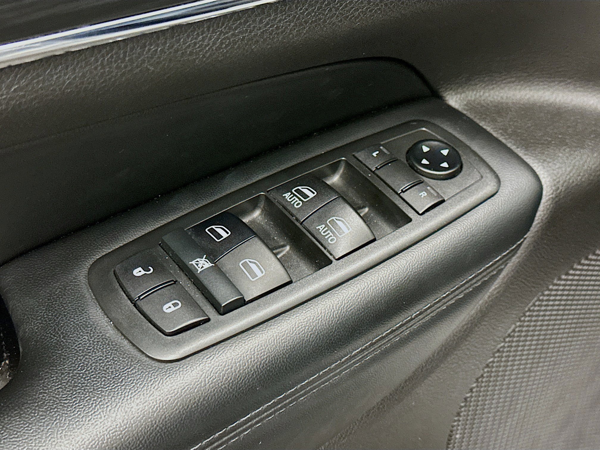 Used 2019 Jeep Grand Cherokee Limited image 15