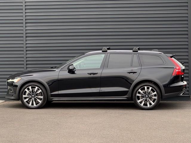 Used 2021 Volvo V60 T5 Cross Country w/ Climate Package image 2