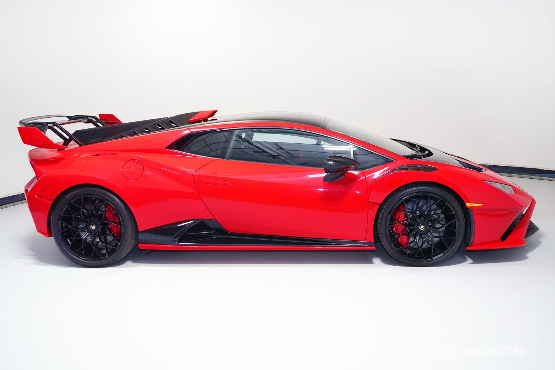Used 2023 Lamborghini Huracan STO image 4