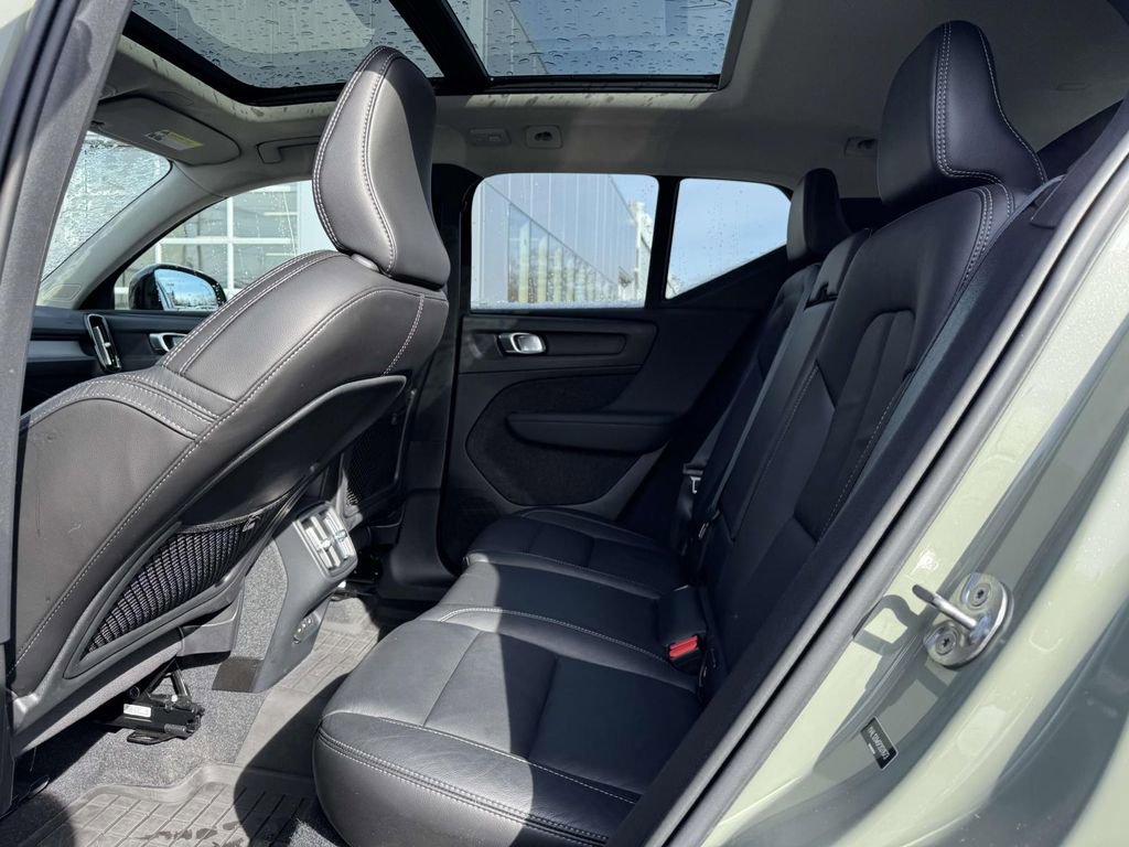 Certified 2023 Volvo XC40 B5 Plus w/ Climate Package image 9