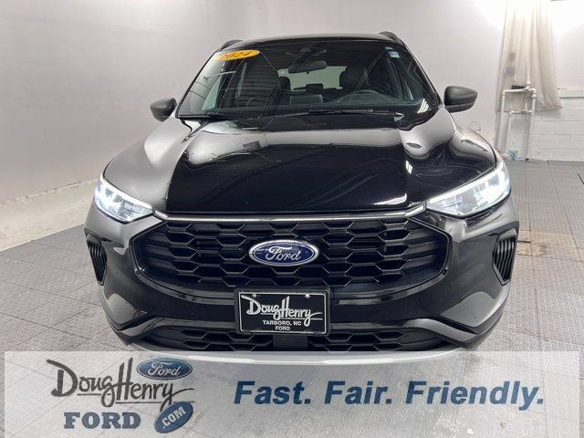Used 2024 Ford Escape ST-Line image 2