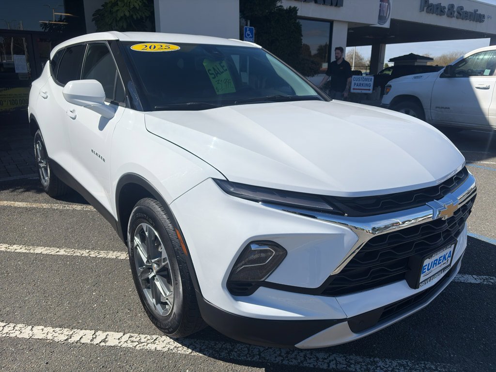 Used 2025 Chevrolet Blazer LT AWD/4WD image 32