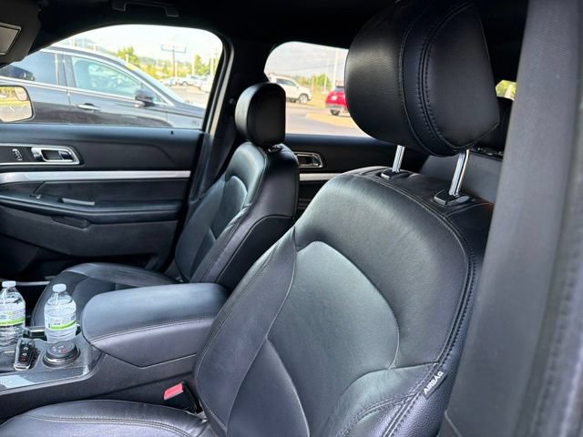Used 2016 Ford Explorer XLT w/ Equipment Group 202A AWD/4WD image 8
